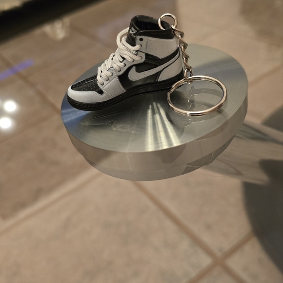 Nike Jordan 1 High Black and White High-Top Sneaker Key Chain - Picture 3 of 3